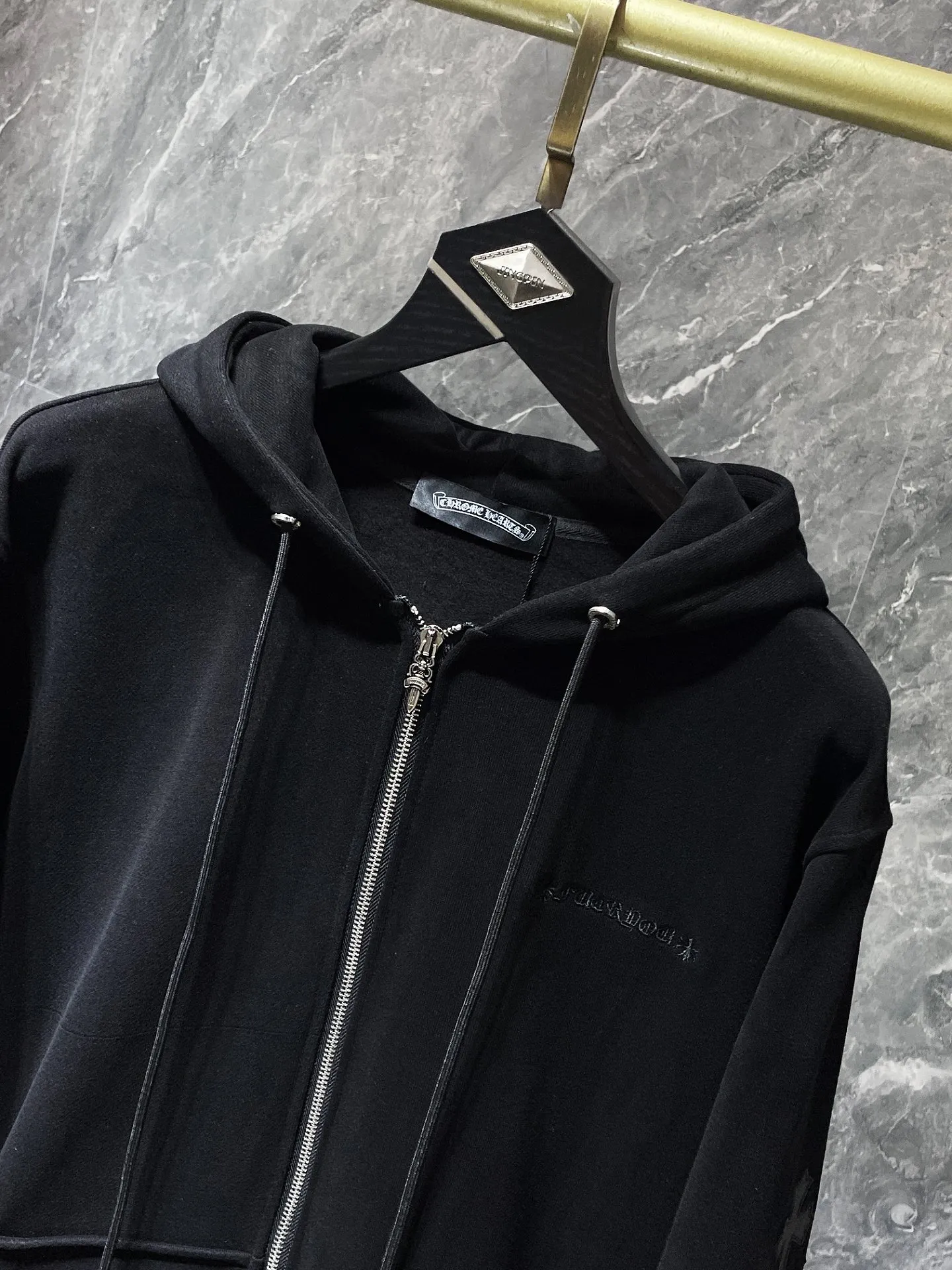 P356 Chrome Hearts Classic Dark Series Heavy-duty arms➕Full cross embroidery patchwork leather zipper sweatshirt on the back, 50 pieces of imported patchwork leather all over the body➕Tajima machine embroidery technology, the highest version! The highest version! Improved customized version of 1:1 high-gram weight high-quality fabric Recommended color: black Size: S, M, L, XL